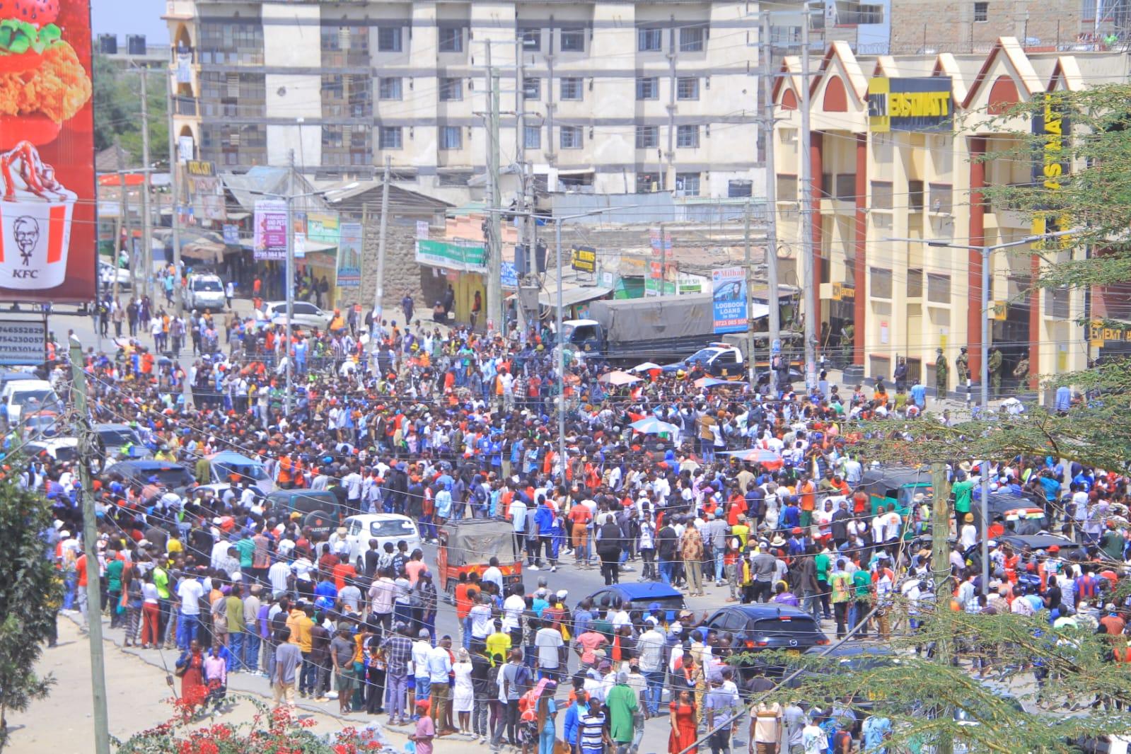 [PHOTOS] Crowds surge ahead of Kitengela rally