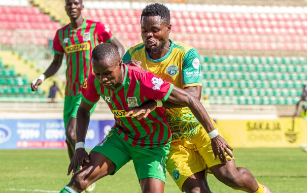 APS Bomet's Hansel Ochieng (L) battles with Benson Omala of Nairobi United during their KPL match at Nyayo/HANDOUT