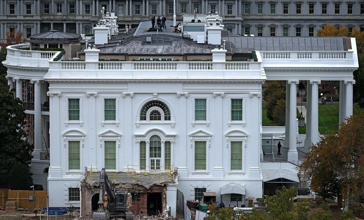 Trump panel approves White House ballroom project
