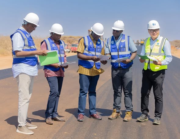 Ruto tours ongoing construction of 750km Isiolo-Wajir-Mandera Road