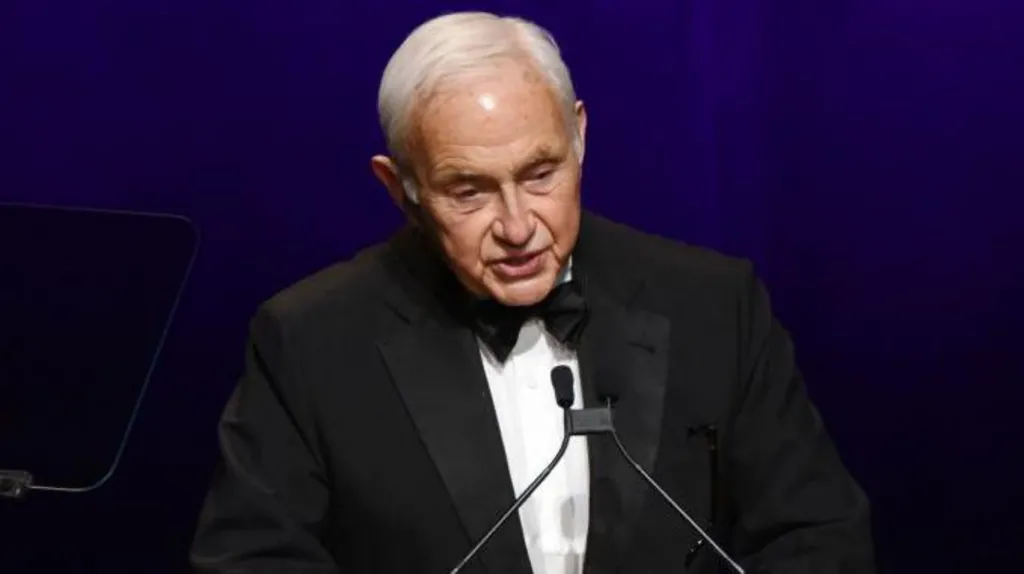 Billionaire Les tells US lawmakers he was 'conned' by Epstein
