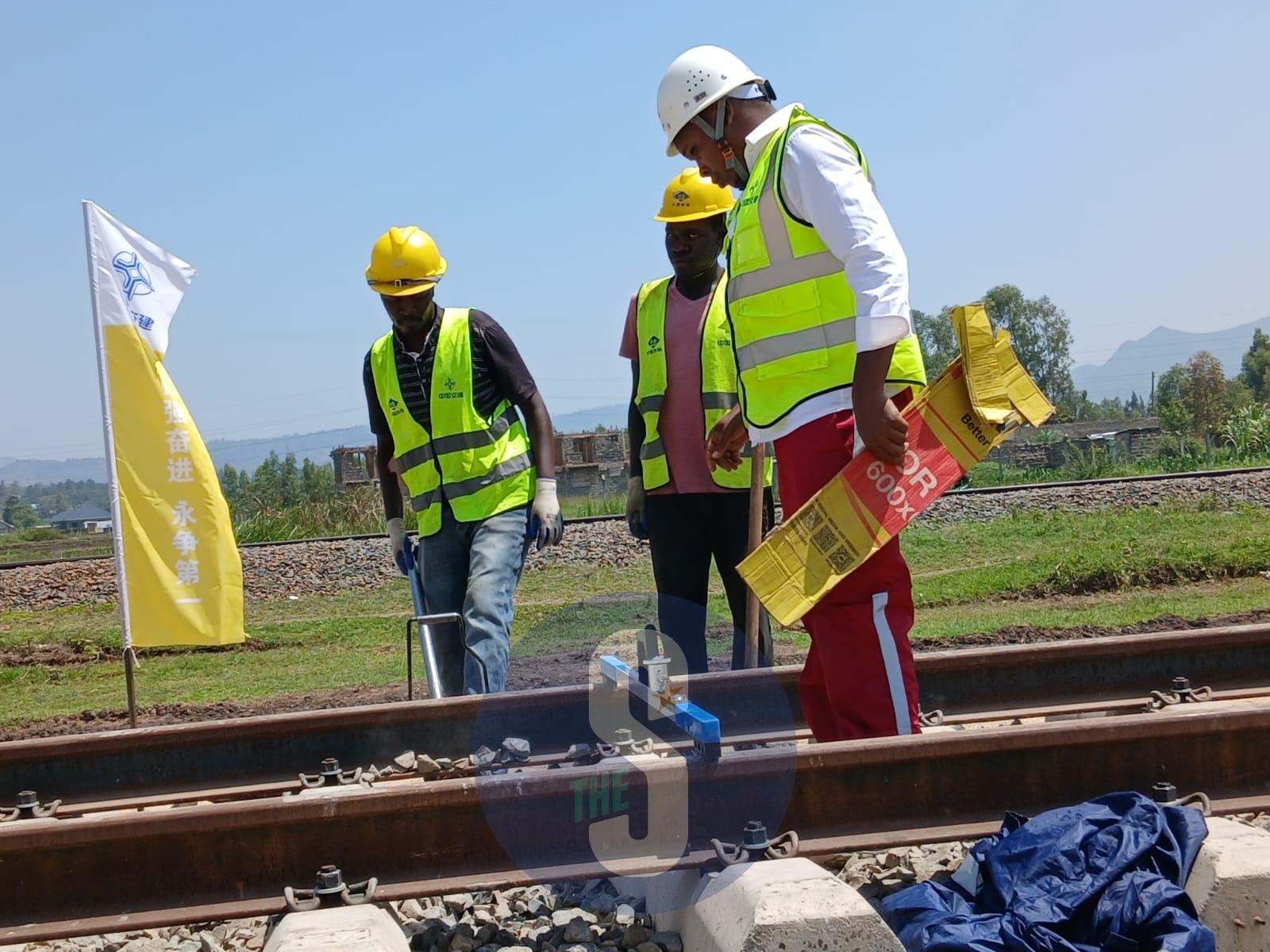 [PHOTOS] Workers prepare SGR extension site