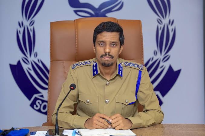 Somalia police assure residents of safety as legislators pass new Constitution