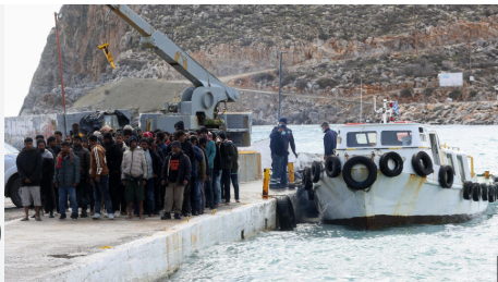 22 migrants die off Greek coast after six days at sea