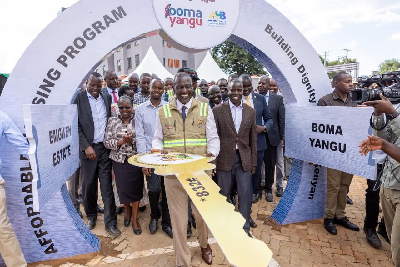 Ruto hands over keys to new homeowners in Emgwen