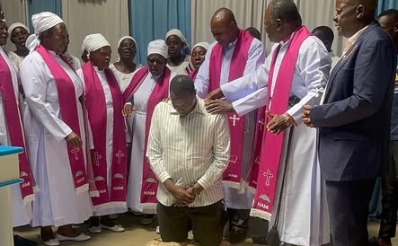 Raburu Kneels for Prayer: Story Behind the Viral Photos in Chemelil