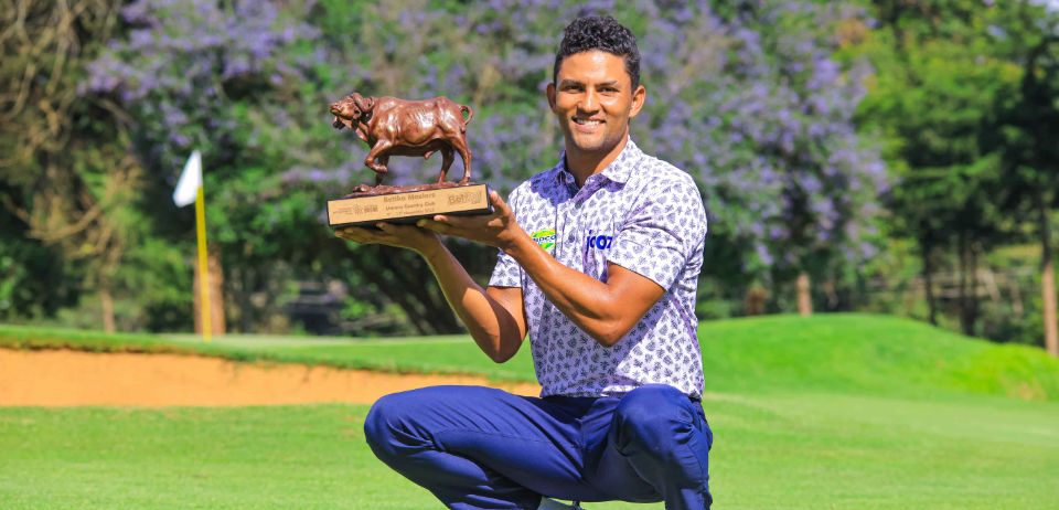 Greg Snow poses for a photo with his Betika Masters trophy-min/HANDOUT