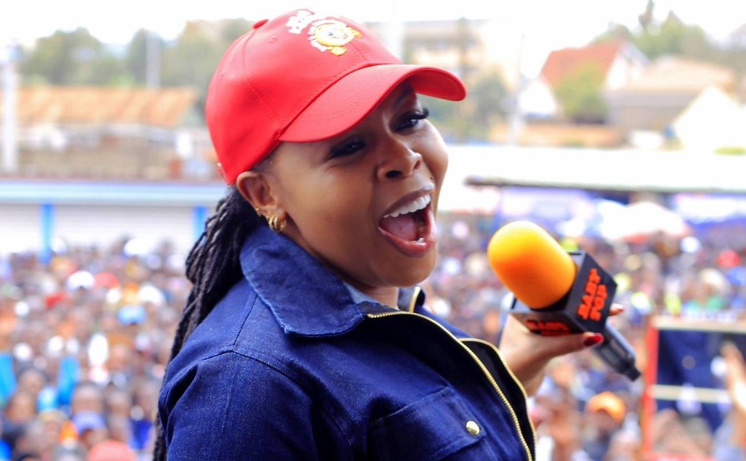 Kikuyu Radio Presenter Buys Fan New Phone During Roadshow