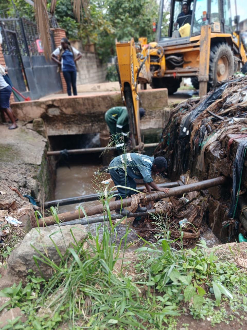 MET issues storm warning as Green Army cleans drainages to avert flooding