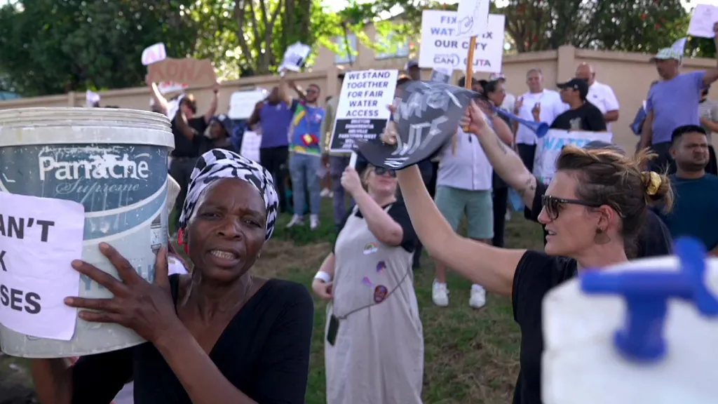 South Africans say criminal gangs are exploiting the water crisis