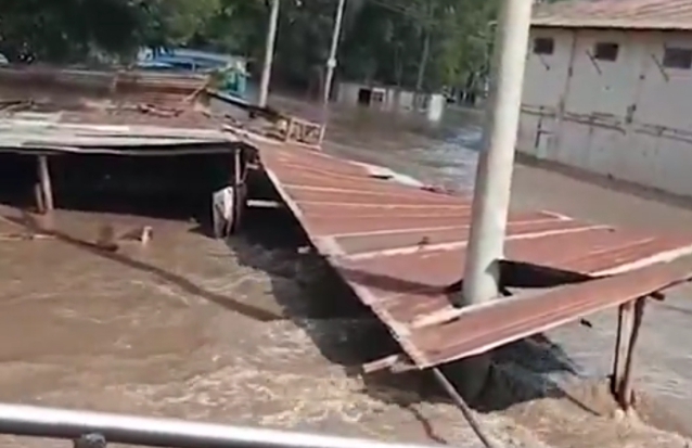 Floods wash away stalls along River Migori