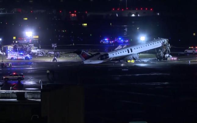 LaGuardia crash that killed two pilots now under investigation
