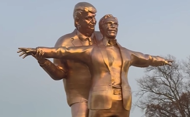 Trump and Epstein 'Titanic' Statue: Controversial Gold Sculpture Appears Near US Capitol