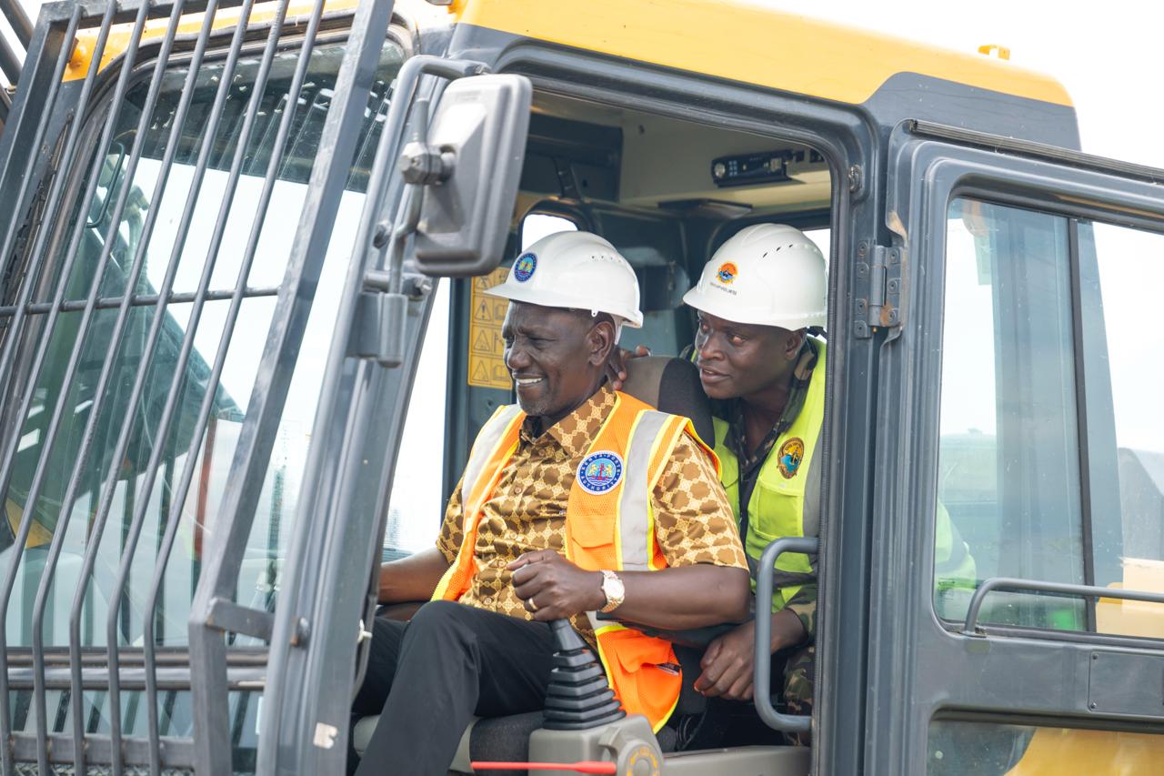 [PHOTOS] Ruto presides over the groundbreaking of Usenge pier project in Siaya