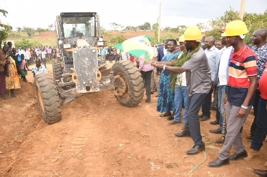 Governor Kachapin races against time to complete projects