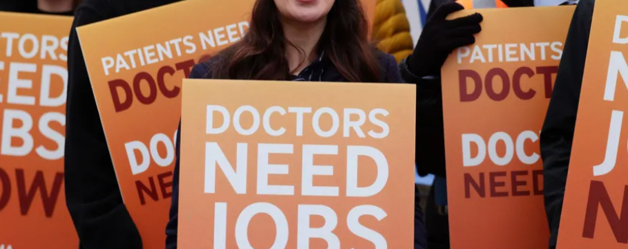 Starmer gives doctors 48 hours to cancel strike or lose new jobs package