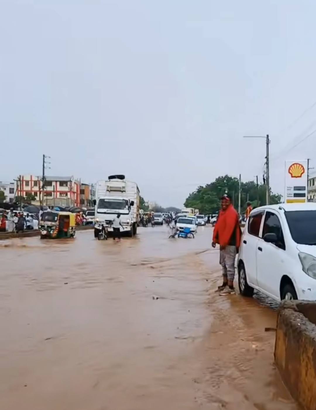 Garissa leaders raise concerns over quality of construction work on Kismayu Rd