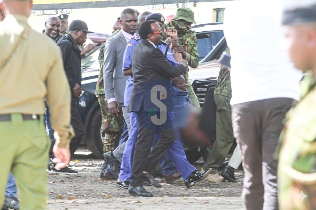[PHOTOS] Drama as Tuju bundled into a police vehicle