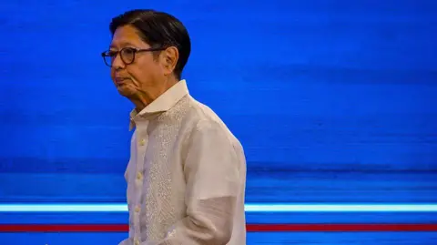 Philippine president promises 'flow of oil'