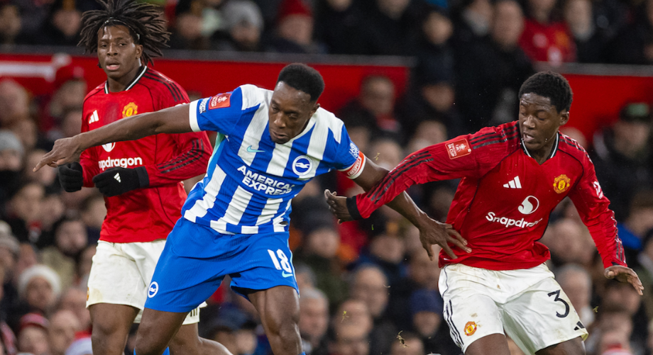 Manchester United's Kobbie Maino and Brighton's Danny Welbeck in a past encounter/ XINHUA