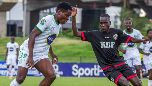 Duncan Omala (left) of Nairobi United battles with Boniface Muchiri of Ulinzi at the Police Sacco Stadium/HANDOUT