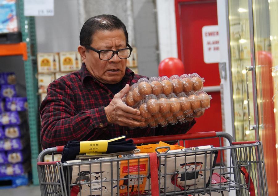 U.S. consumer sentiment takes nosedive amid Iran war