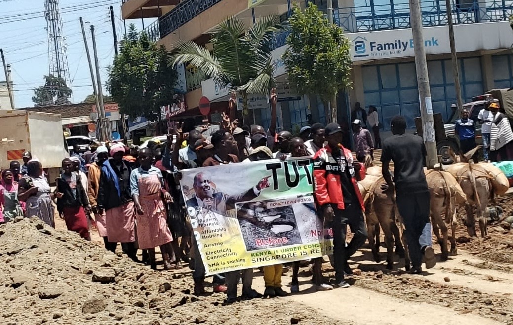 Bomet youth cheer Ruto projects in street march