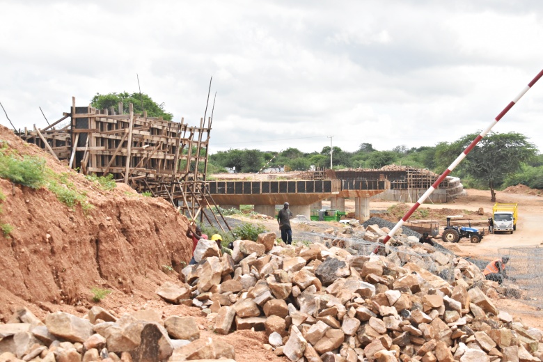 Pressure mounts for fast completion of Enziu bridge