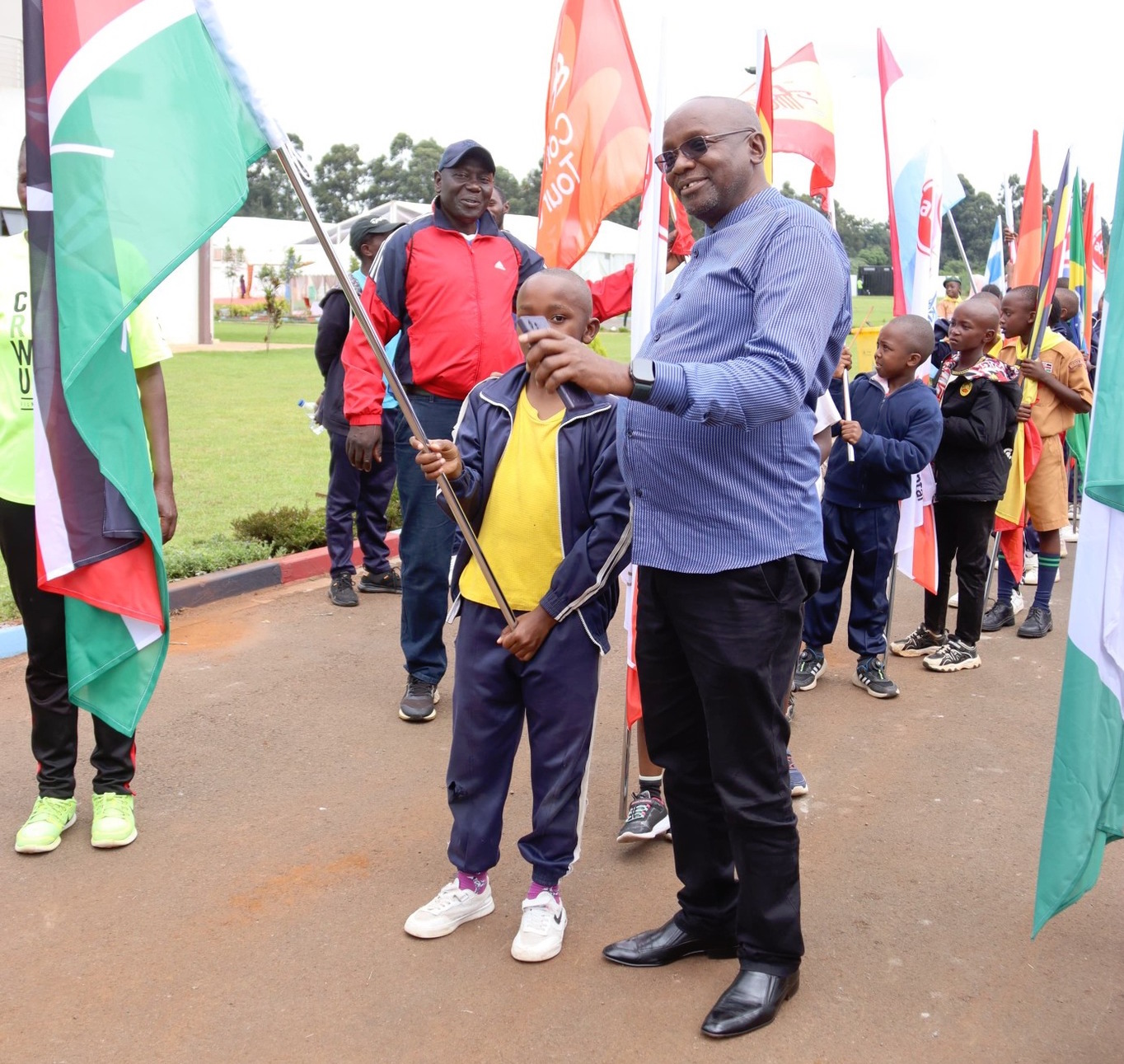 Barnaba Korir with junior runners during a past event