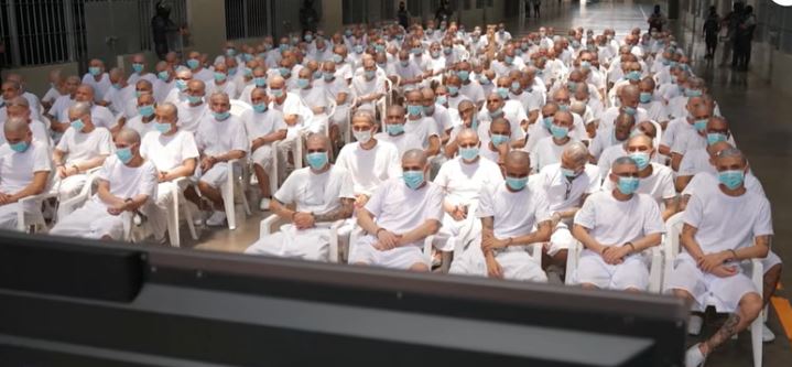 Mass trial for 486 alleged gang leaders begins in El Salvador