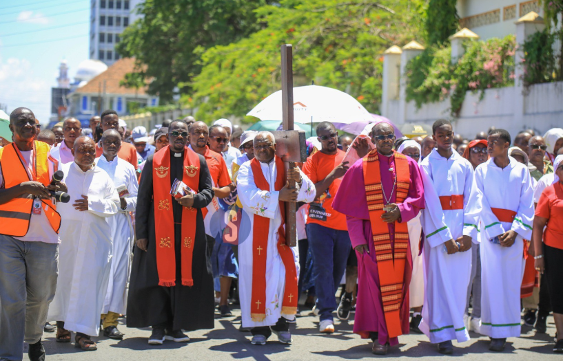 [PHOTOS] Archbishop Kivuva leads Catholics in Mombasa in marking Good Friday