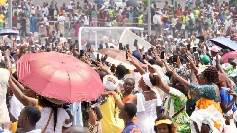 Thousands celebrate open-air Mass with Pope Leo in Cameroon