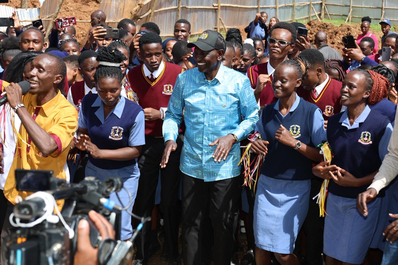 Ruto directs inclusion of KMTC in student loans