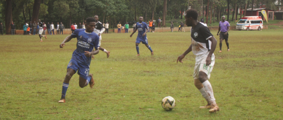 Fauz Ojiero (R) of Gucha in action with Clinton Odiwuor of Mombasa United at Cardinal Otunga High School, Mosocho on Sunday/ANGWENYI GICHANA
