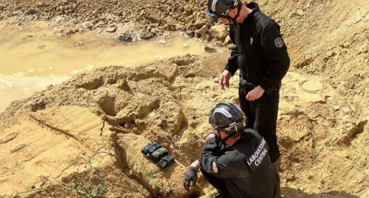 Parisians evacuated as WW2 bomb detonated