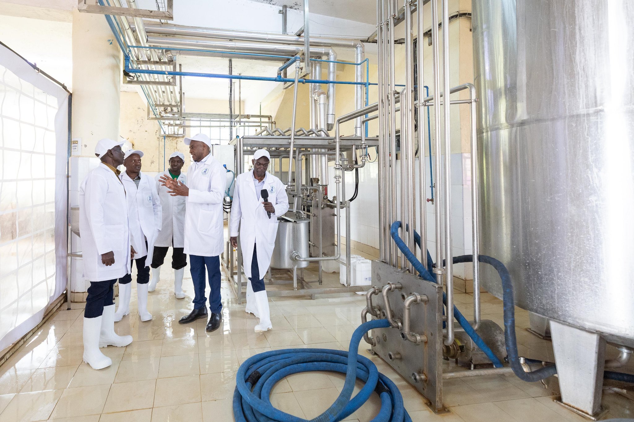 Ruto delivers 10,000-litre milk cooler in Murang’a Dairy push