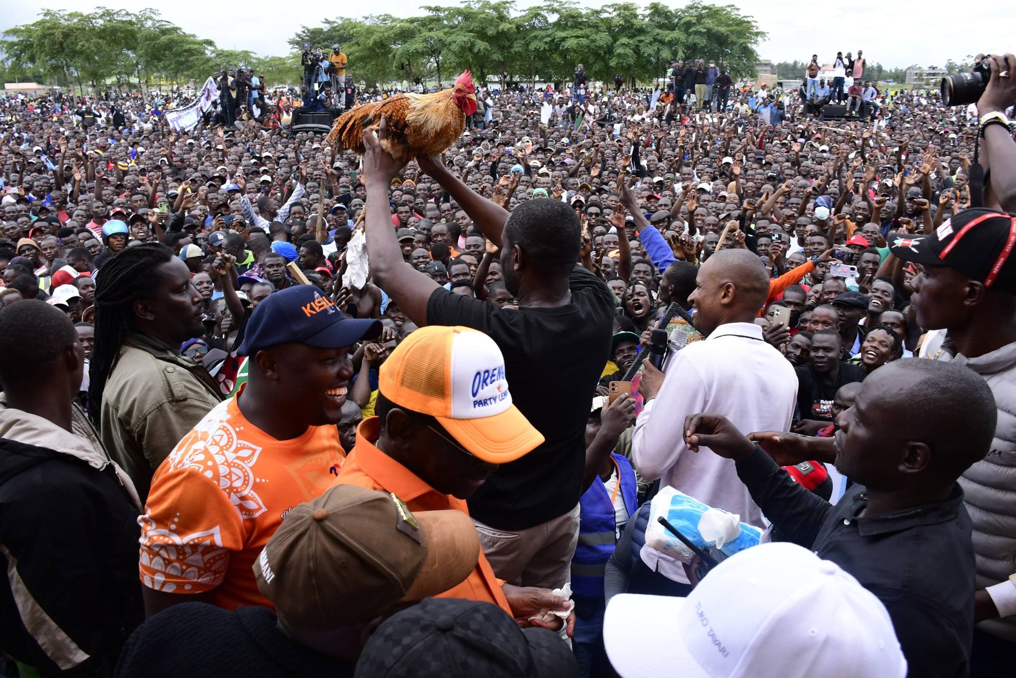 Linda Mwananchi defy threats, draw massive Kisumu crowd