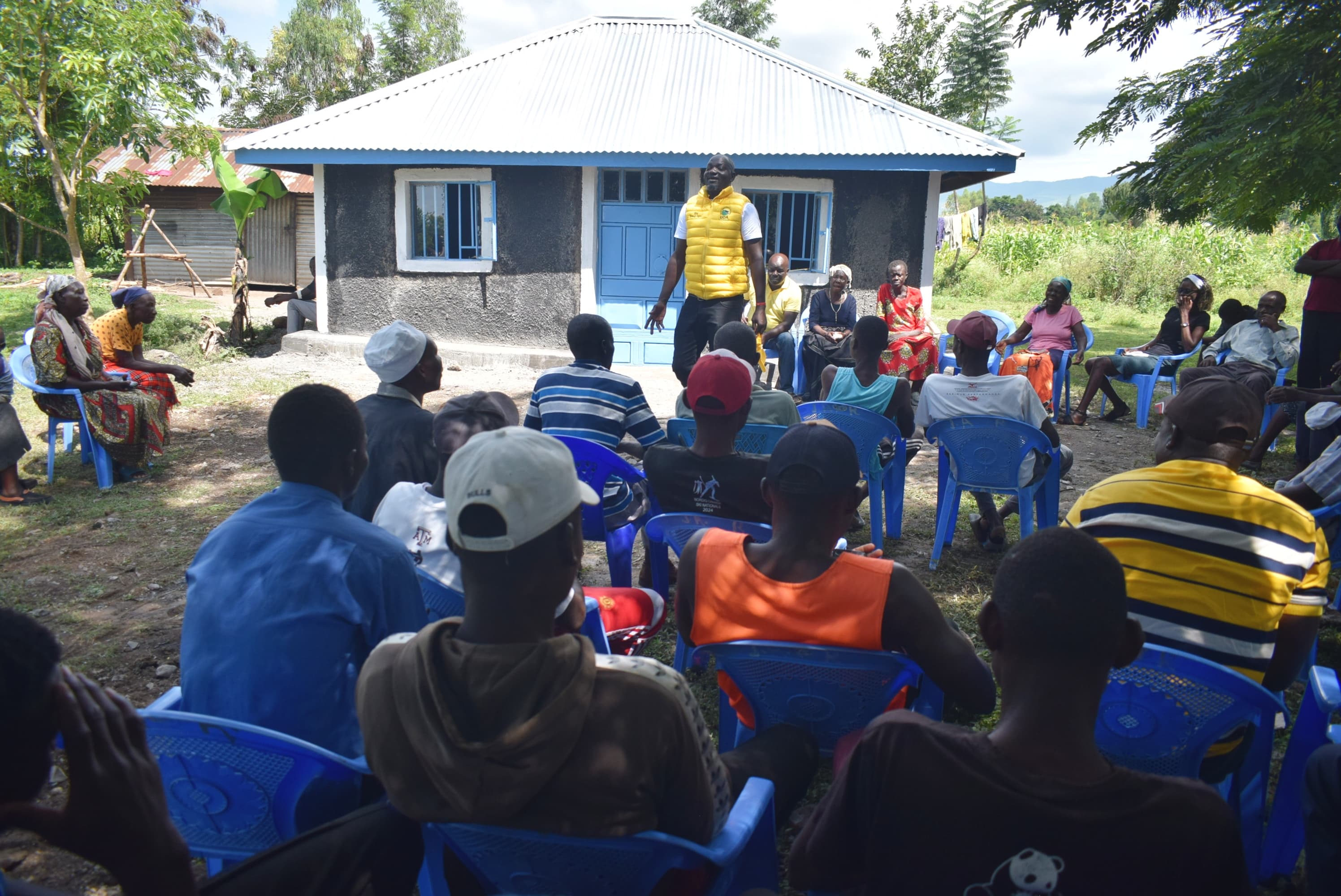 Kennedy Ongati with some residents at Koyugi B location in Kibiri Ward, Karachuonyo constituency/Robert Omollo