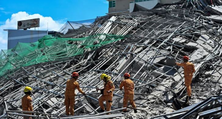 People trapped under collapsed building in Philippines