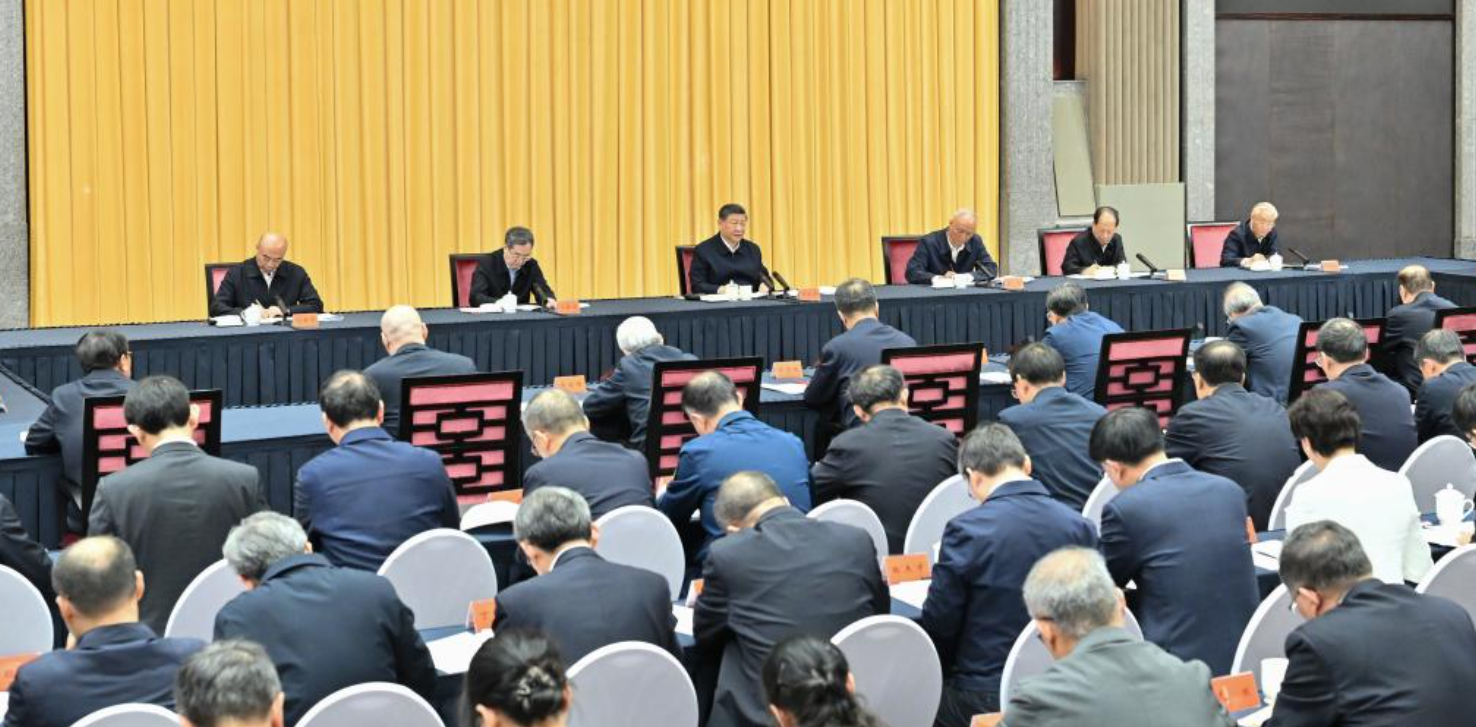 Rais wa China Xi Jinping, ambaye pia ni Katibu Mkuu wa Kamati Kuu ya Chama cha Kikomunisti cha China na Mwenyekiti wa Tume Kuu ya Kijeshi, alitoa hotuba muhimu katika kongamano la kuimarisha utafiti wa msingi mjini Shanghai, mashariki mwa China, Aprili 30, 2026. (Xinhua/Zhai Jianlan)