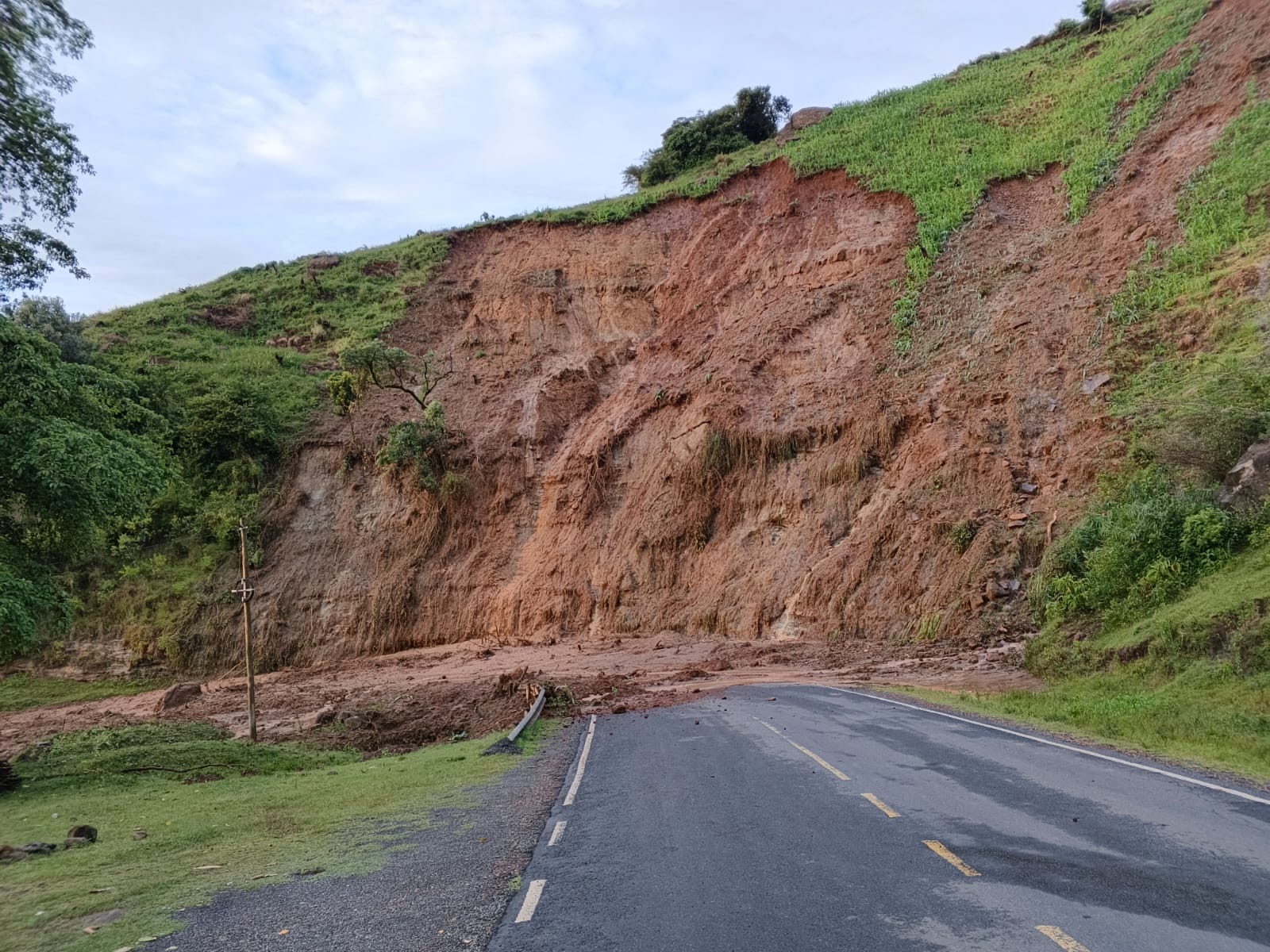 Landslide blocks section of Iten–Kabarnet road after heavy rains