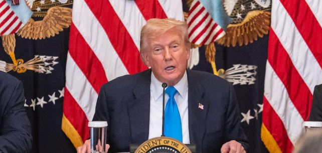 Trump: Iran ceasefire on 'massive life support'