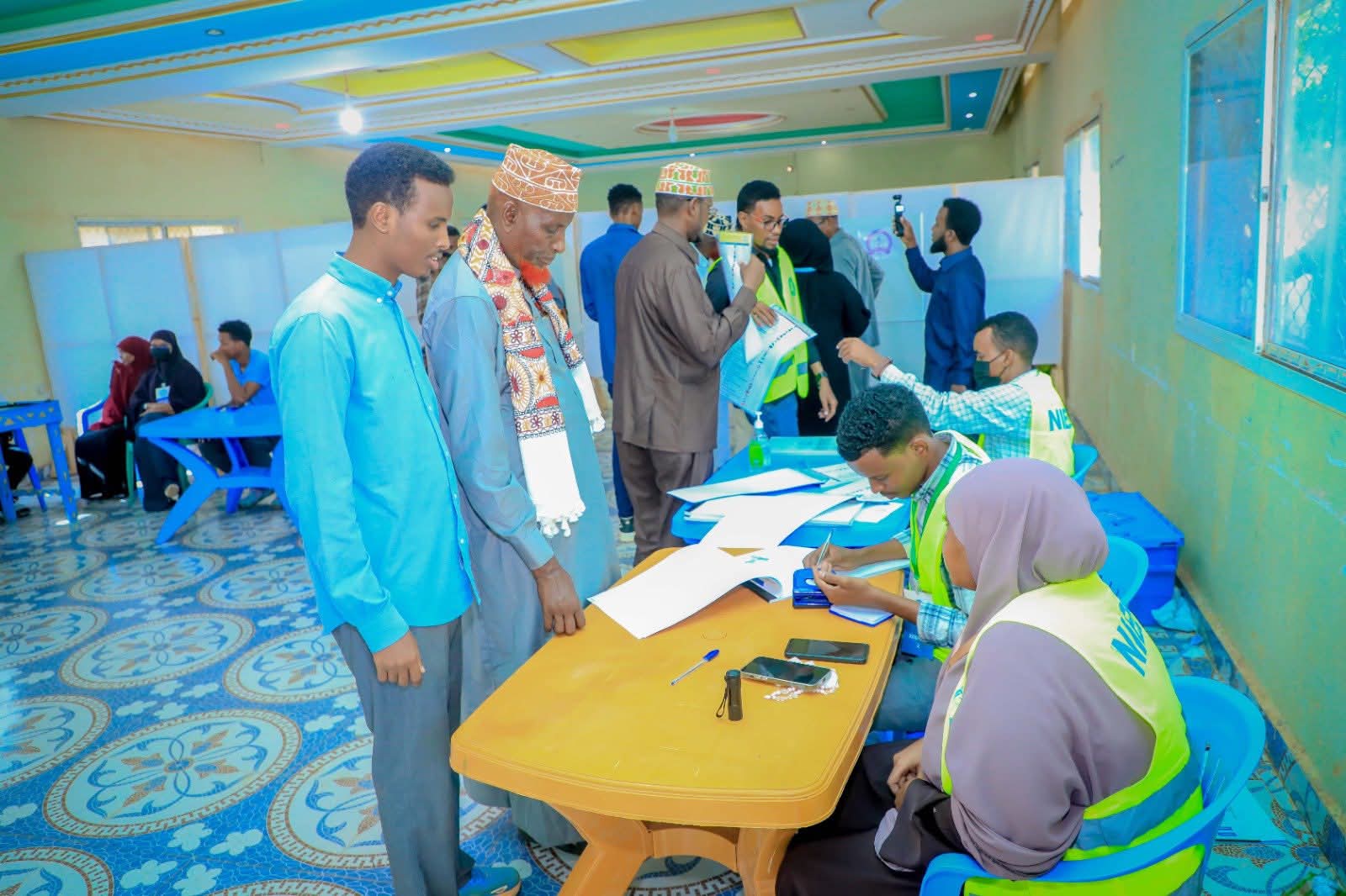 Thousands queue to vote as Somalia extends historic one-person-one-vote polls/HANDOUT
