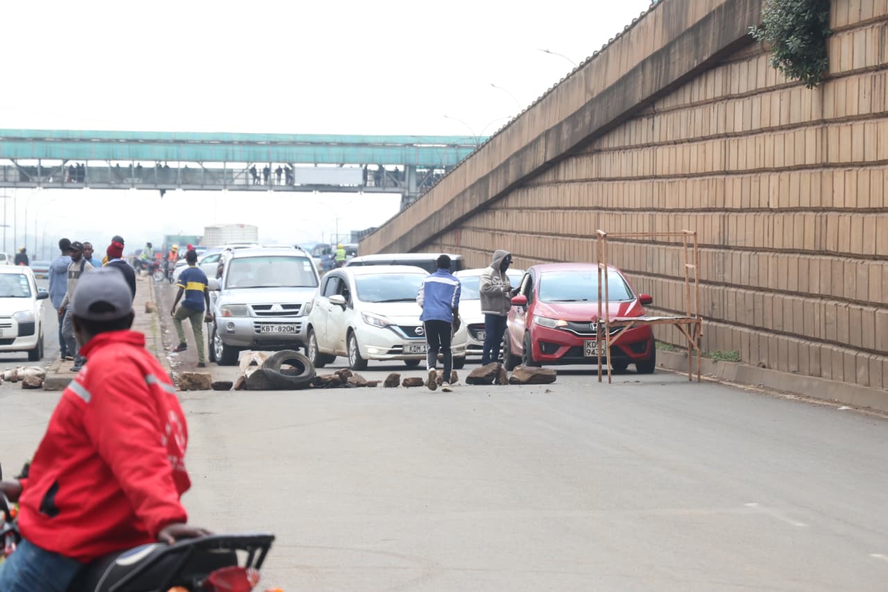 Private motorists blocked on roads amid fuel strike