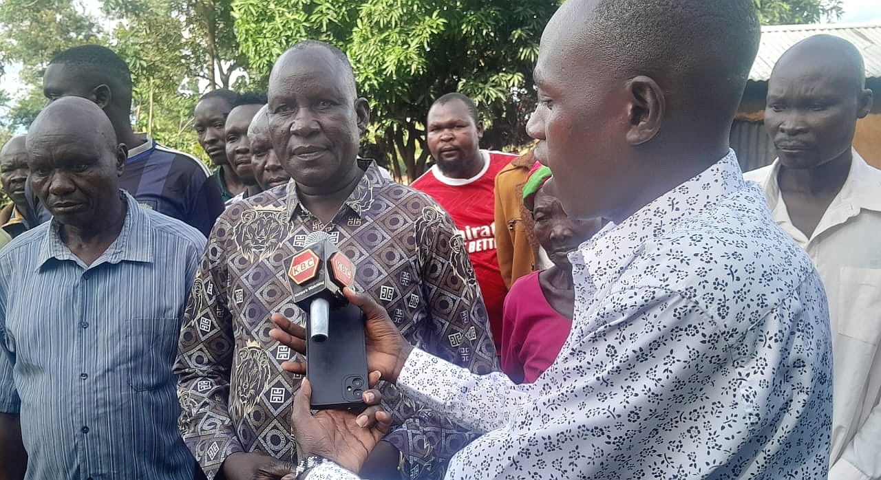 KaujKito location chief George Okemeri addressing the press at Kamarinyang village