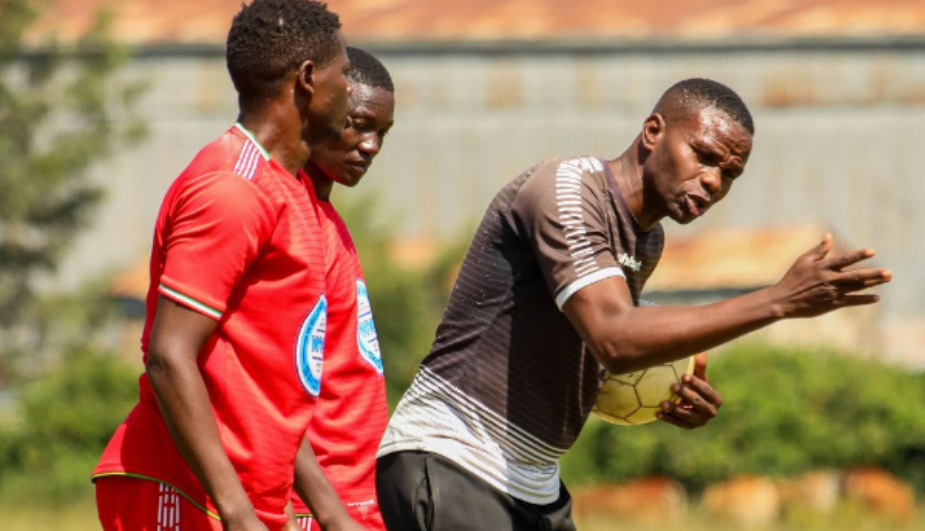Ulinzi head coach Mulinge Ndeto is giving instructions to his players/HANDOUT