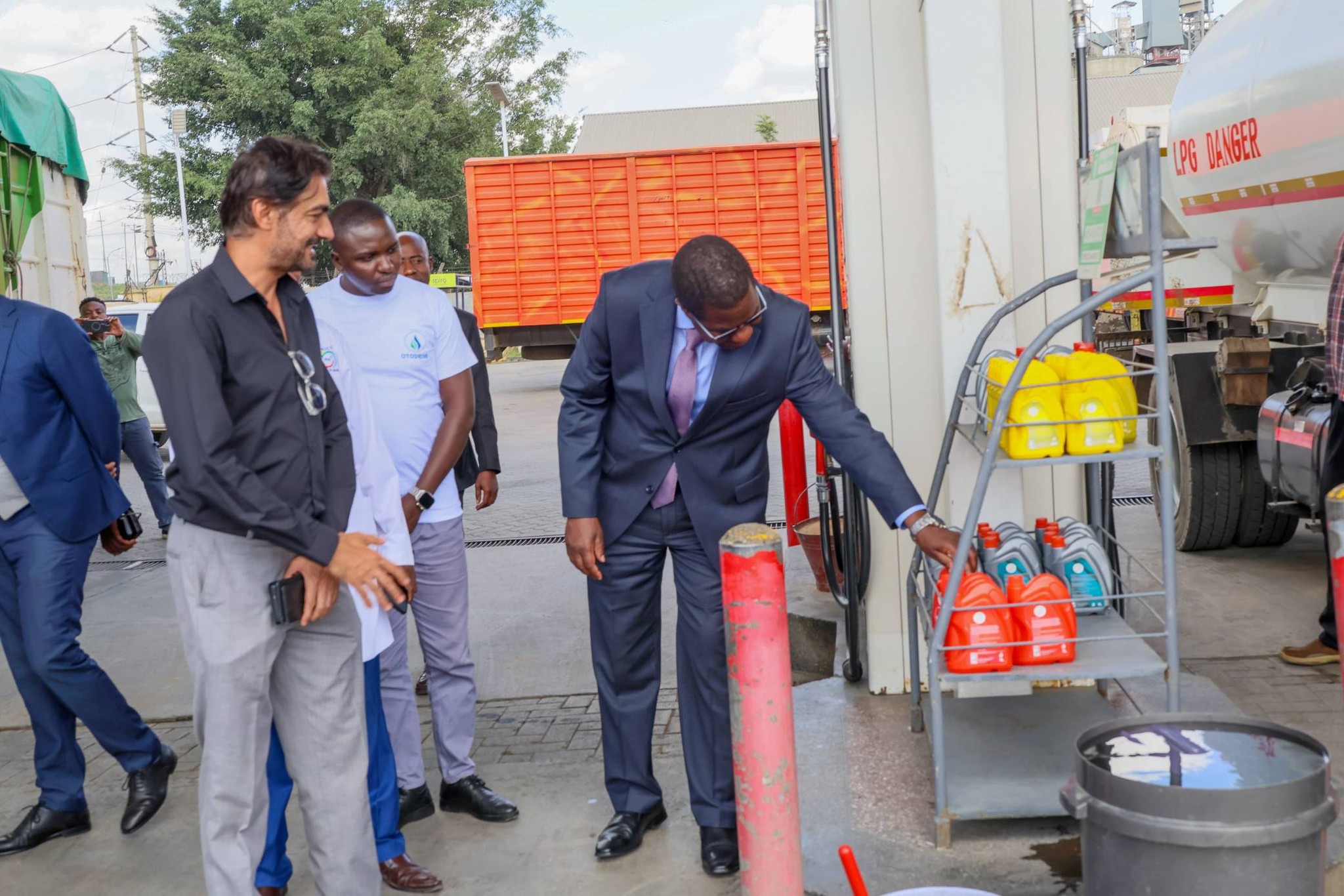 Wandayi tours petrol stations, assures fuel supply is enough