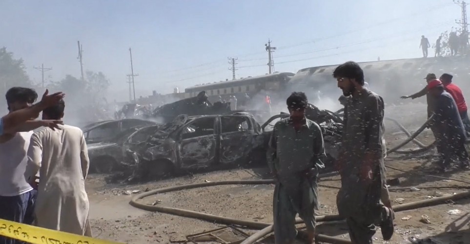 Blast targeting train kills over 20 in Pakistan