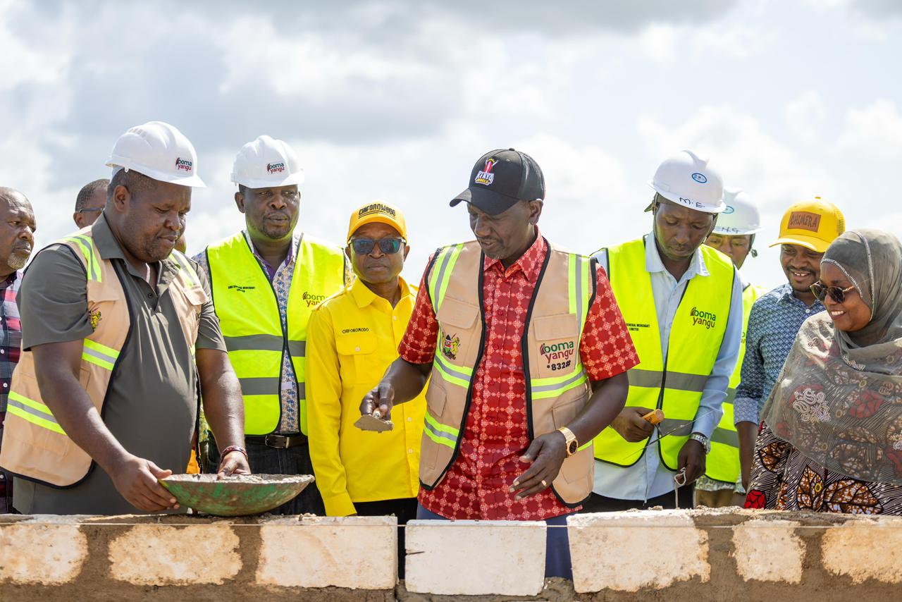 [PHOTOS] Lights, markets and hostels: Ruto unveils big Kwale projects