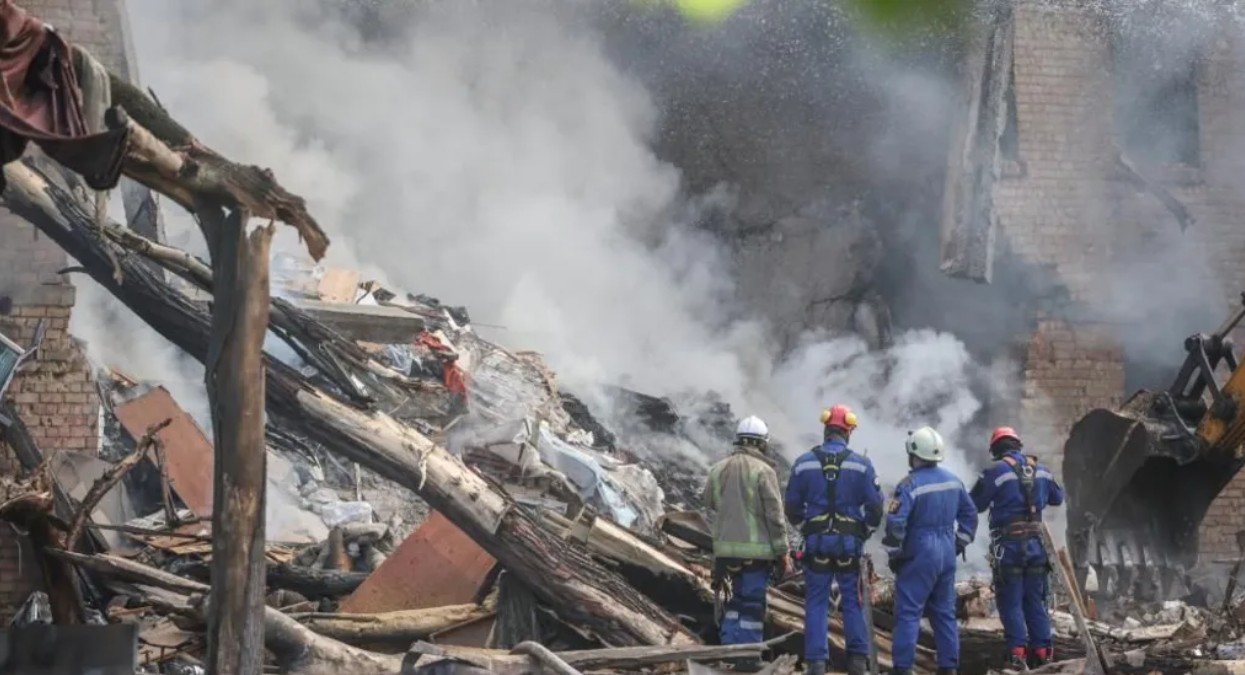 Four dead in wave of Russian strikes on Kyiv